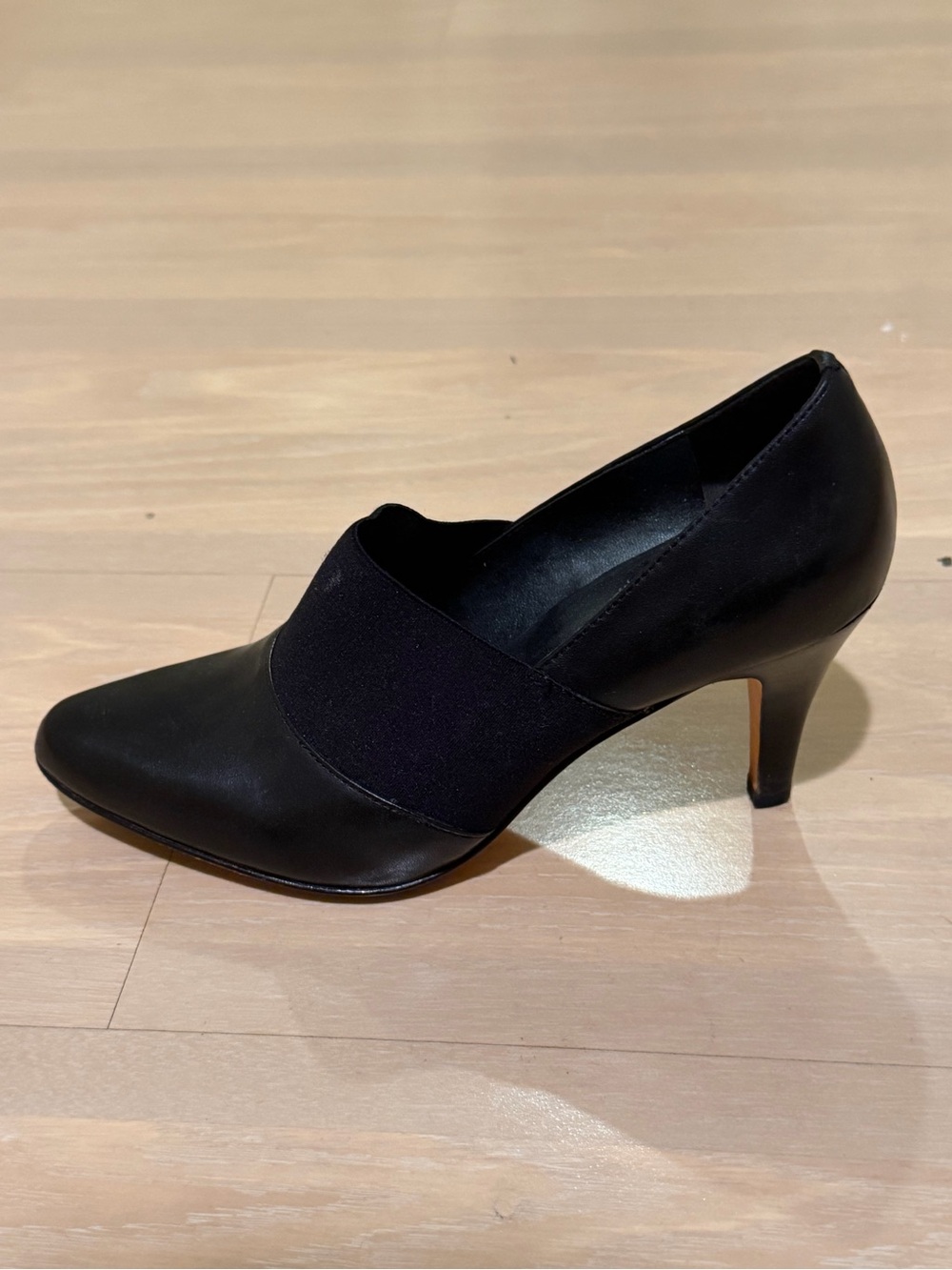 Classic Black Women's Mid-Heel Dress Pump